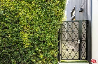 8907 Rosewood Ave in West Hollywood, CA - Building Photo - Building Photo