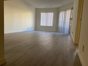 10916 Ashton Ave in Los Angeles, CA - Building Photo - Building Photo