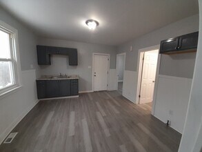 146 Wanda Ave in Buffalo, NY - Foto de edificio - Building Photo