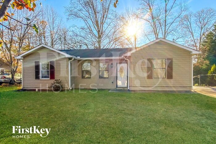 4030 Warren Rd in Flowery Branch, GA - Building Photo