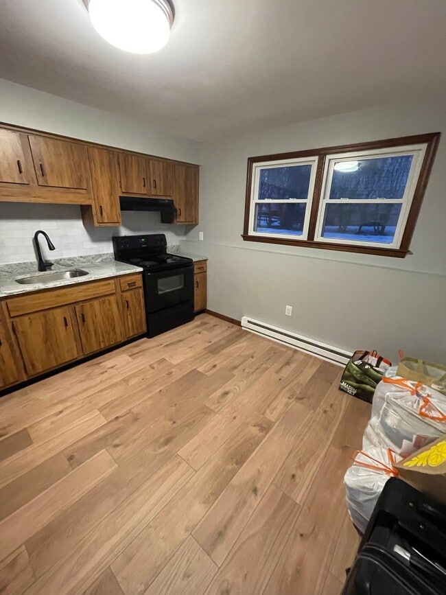 10 Edgewood Terrace, Unit 4 in Castleton On Hudson, NY - Foto de edificio - Building Photo