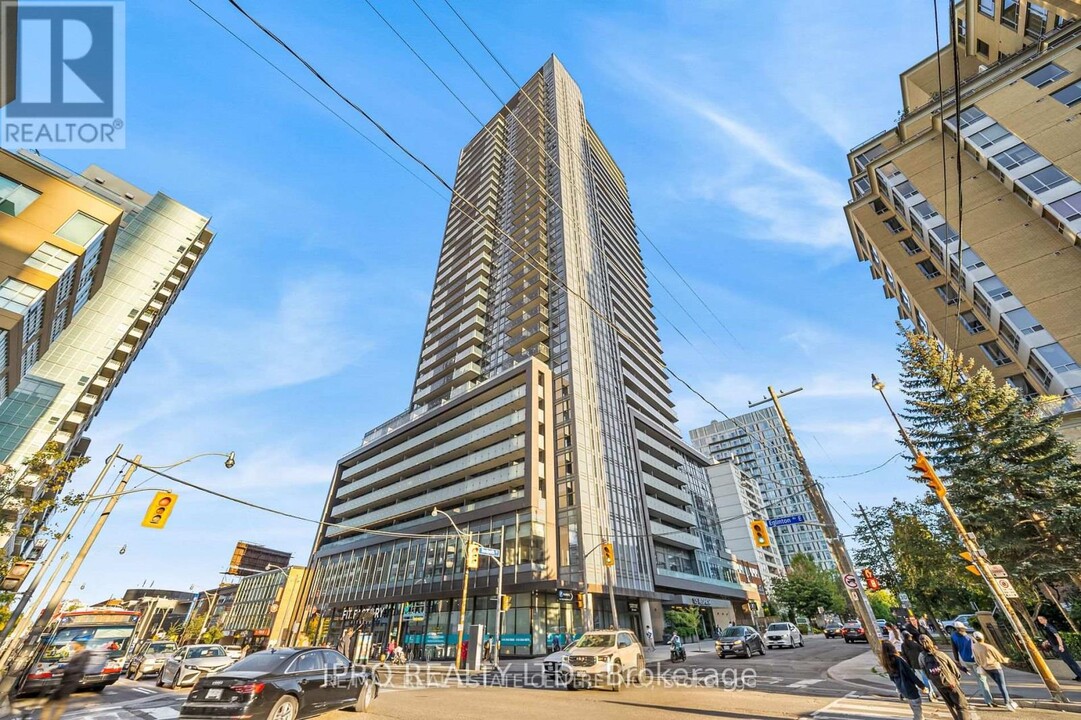 125-2125 Redpath Ave in Toronto, ON - Building Photo