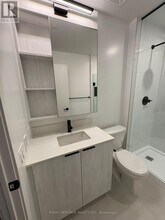 2495 Eglinton Ave W in Mississauga, ON - Building Photo - Building Photo