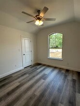 418 S 2nd St in Krum, TX - Building Photo - Building Photo