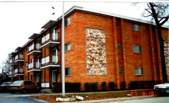 Davis Apartments in Blue Island, IL - Building Photo