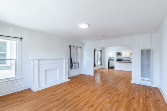 232 N New Hampshire Ave, Unit 232.5 in Los Angeles, CA - Building Photo - Building Photo