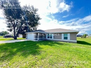 254 Malauka Run in Ocklawaha, FL - Building Photo - Building Photo