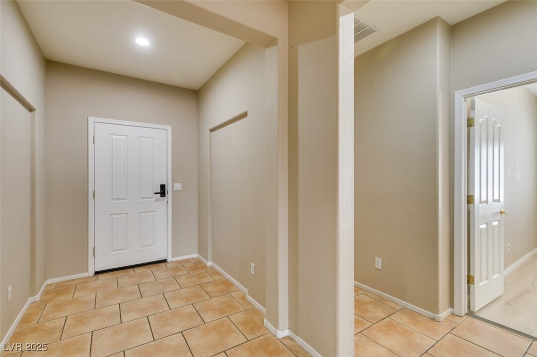 5438 Winterdale St in North Las Vegas, NV - Foto de edificio
