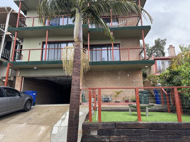 2052 N Terrace Dr, Unit 2052 in Signal Hill, CA - Foto de edificio - Building Photo