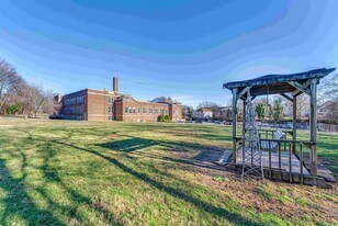 523 N Bertrand St in Knoxville, TN - Building Photo