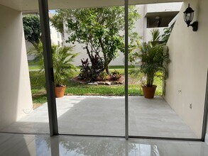 860 NW 87th Ave, Unit 102 in Miami, FL - Building Photo - Building Photo