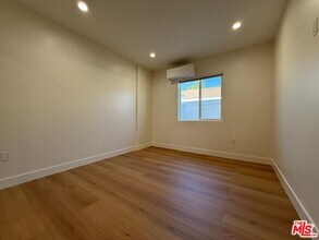 19055 Gledhill St in Los Angeles, CA - Building Photo - Building Photo