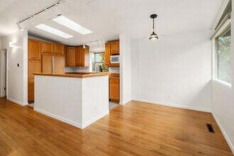 9746 46th Ave NE in Seattle, WA - Building Photo - Building Photo