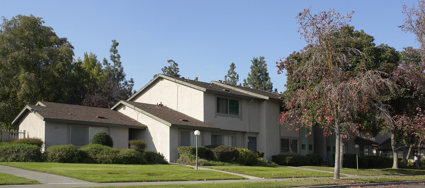 Merced Gardens Apartments in Merced, CA - Building Photo