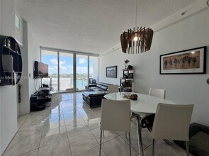 6580 Indian Creek Dr, Unit 404 in Miami Beach, FL - Foto de edificio - Building Photo