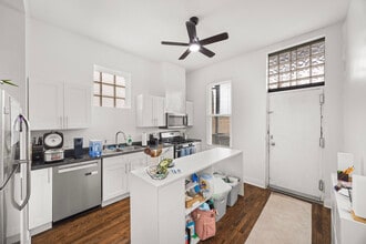 2228 S Wood St in Chicago, IL - Building Photo - Building Photo