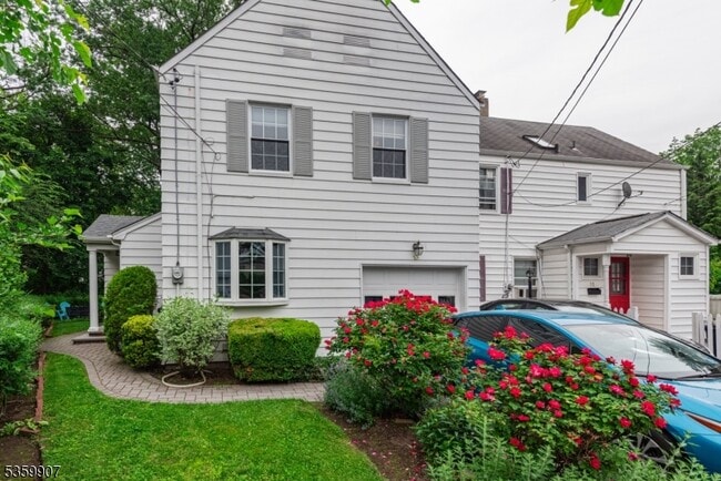 13 Brighton Pl in Fair Lawn, NJ - Building Photo - Building Photo
