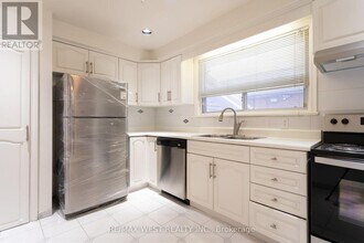 28 Paragon Rd in Toronto, ON - Building Photo - Building Photo