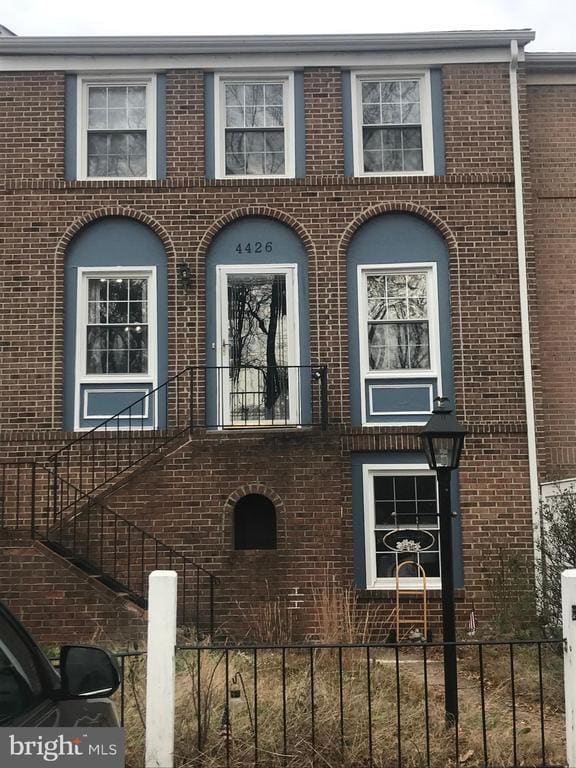 property at 4426 Scarborough Square