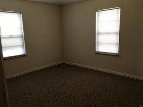 523 S Central Ave, Unit 4 in Roxana, IL - Building Photo - Building Photo