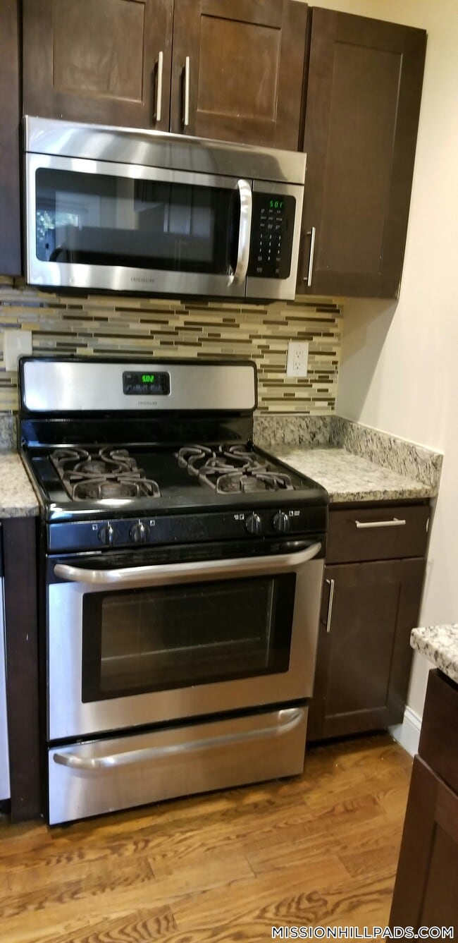 2975 Washington St, Unit 2 in Boston, MA - Foto de edificio - Building Photo