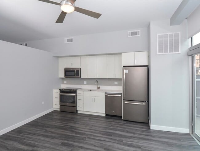 905 W Montrose Ave in Chicago, IL - Building Photo - Building Photo
