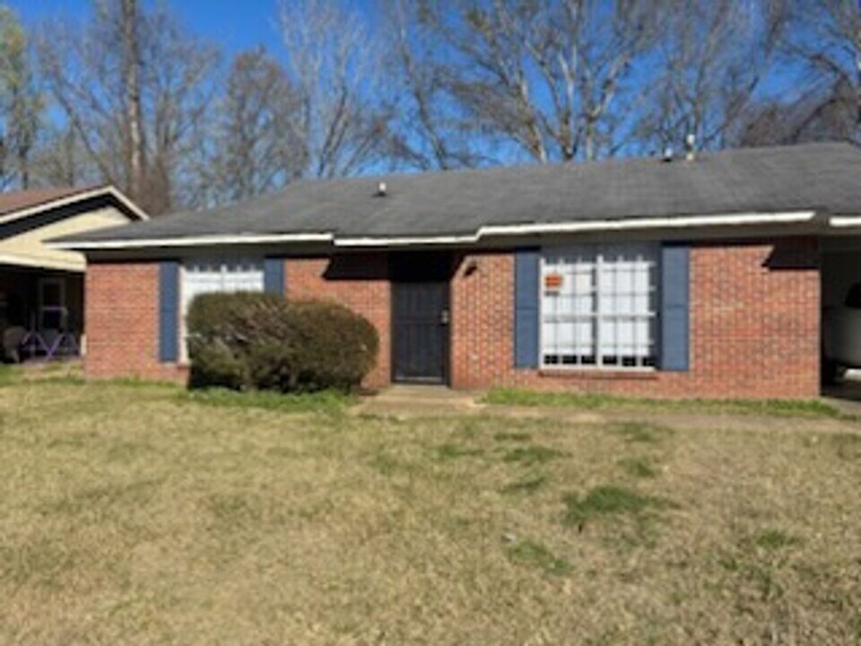 6716 George Washington Dr in Jackson, MS - Building Photo