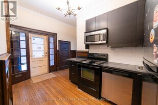 678 Huron St in Toronto, ON - Building Photo