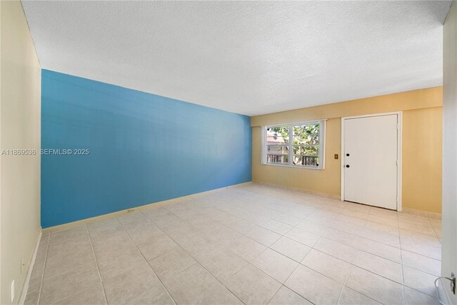 13455 SW 3rd St in Pembroke Pines, FL - Foto de edificio - Building Photo