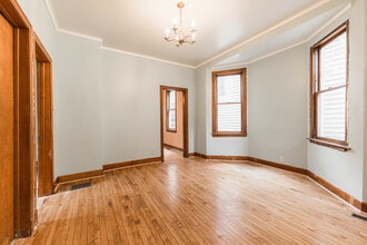 2735 W St Georges Ct in Chicago, IL - Building Photo - Building Photo