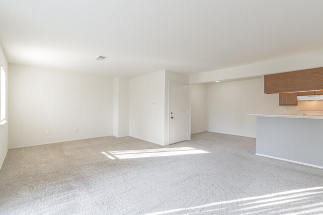 Windemere Apartments in Farmington Hills, MI - Building Photo - Building Photo