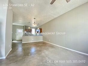 424 Stanford Dr SE in Albuquerque, NM - Foto de edificio - Building Photo