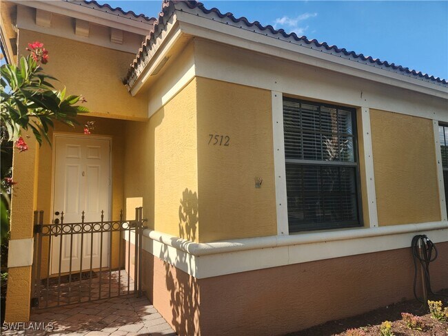 7512 Bristol Cir in Naples, FL - Building Photo - Building Photo