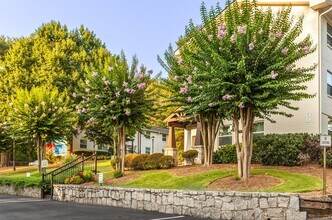Arbors of East Atlanta in Atlanta, GA - Foto de edificio - Building Photo