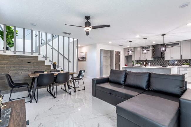 property at 1401 E Muriel St