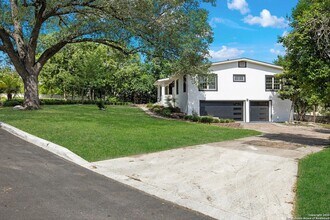 123 E Brandon in San Antonio, TX - Foto de edificio - Building Photo