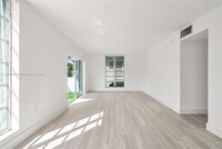 8305 Crespi Blvd, Unit 2D in Miami Beach, FL - Building Photo - Building Photo