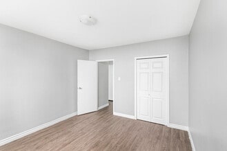 Delmonico in Hamilton, ON - Building Photo - Building Photo