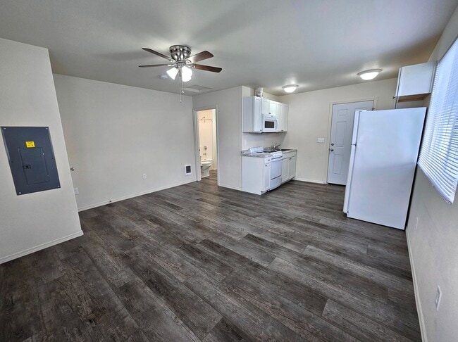 5880 Gray St in West Richland, WA - Building Photo - Building Photo