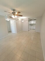 2641 Riverside Dr in Coral Springs, FL - Building Photo