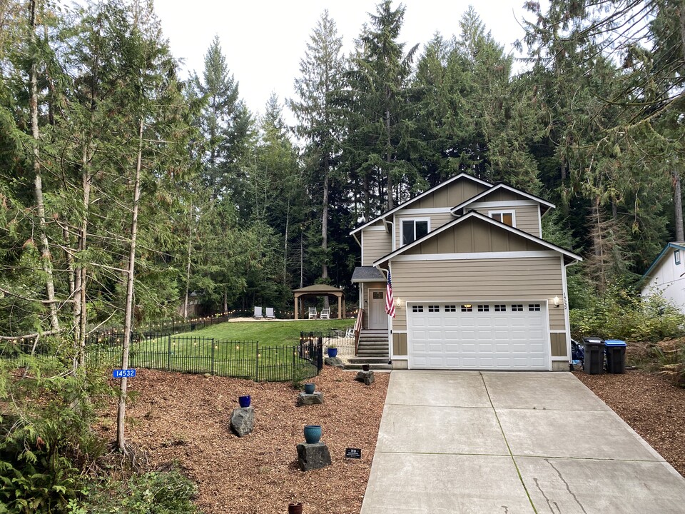 14532 NW Honeyhill Loop in Seabeck, WA - Building Photo