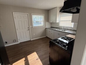411 W 4th St in Webb City, MO - Building Photo - Building Photo