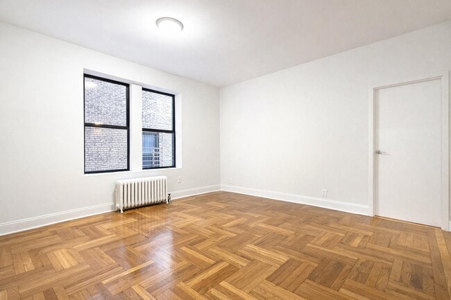 664 W 163rd St, Unit 6 in New York, NY - Foto de edificio - Building Photo