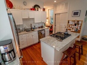 61 Pond St, Unit 1 in Boston, MA - Foto de edificio - Building Photo