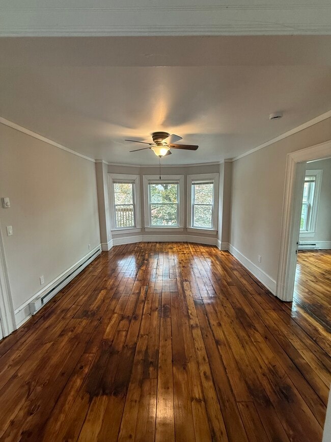 79 Mechanic St, Unit D in Westfield, MA - Foto de edificio - Building Photo