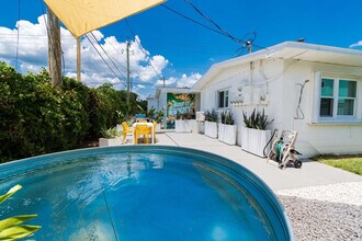 402 S Orlando Ave in Cocoa Beach, FL - Building Photo - Building Photo
