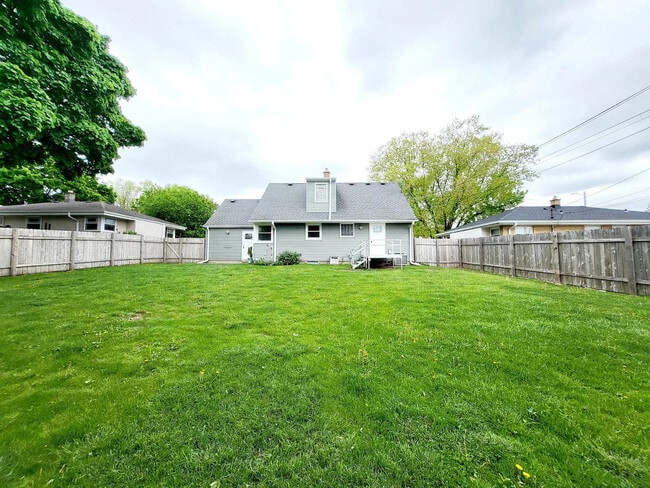 W158N9026 Charles Dr in Menomonee Falls, WI - Building Photo - Building Photo