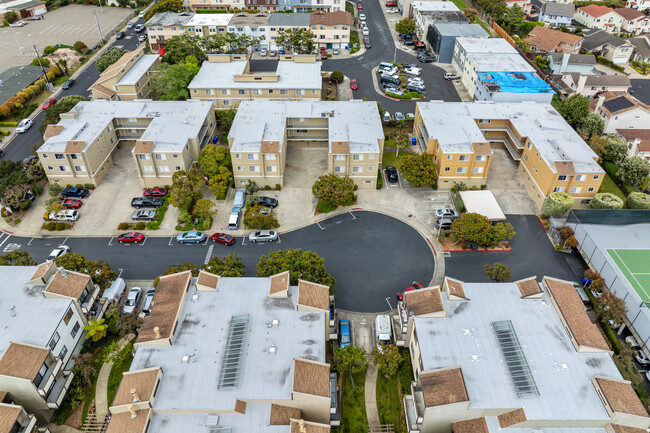 Willow and Grand Condominiums in South San Francisco, CA - Building Photo - Building Photo