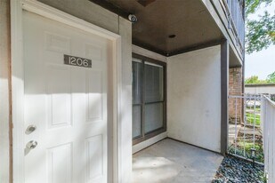 6633 W Airport Blvd in Houston, TX - Building Photo