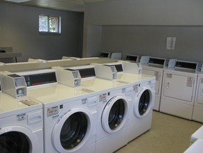 Orchards of Newburgh Apartments in Westland, MI - Building Photo - Interior Photo